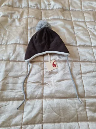 Cappello pile bimbo con pompon nuovo