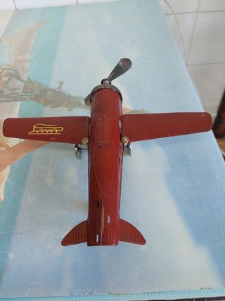 Lotto di giocattoli di latta antichi con moto e sidecar