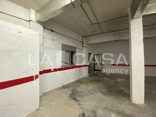 Local comercial en alquiler en Singuerlín - Can Franquesa - Les Oliveres en Santa Coloma de Gramanet