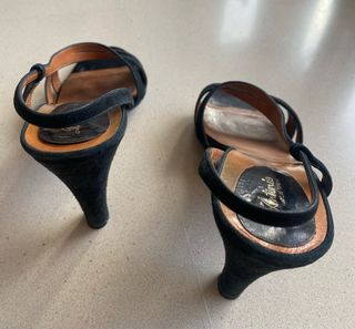 Elegante sandalia fiesta ante negro