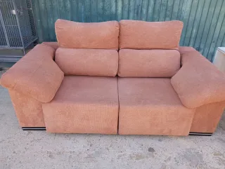 Sofá de tela naranja/rosa