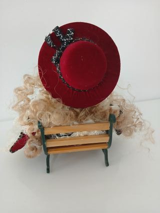 Bambola Ceramica Porcellana 20cm con Sed