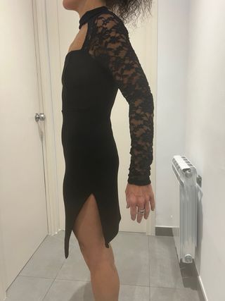 Vestido negro elegante con encaje