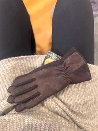 Guantes de piel marrón con lana