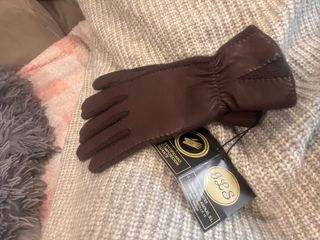 Guantes de piel marrón con lana