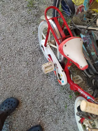 Bicicleta infantil roja