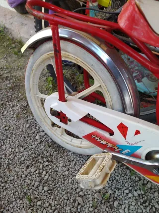 Bicicleta infantil roja