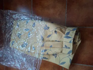 Cortina opaca crema o beige y azul