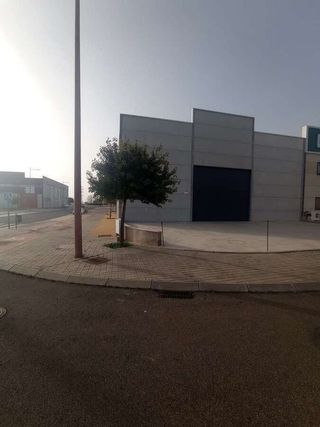 Nave industrial en venta en Valdepeñas