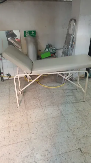 Cama de masajes vintage