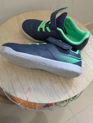 Zapatillas fútbol sala niño nuevas talla 31