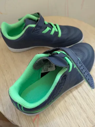 Zapatillas fútbol sala niño nuevas talla 31