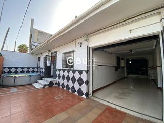 Casa en venta en La Paz en Alcalá de Guadaira