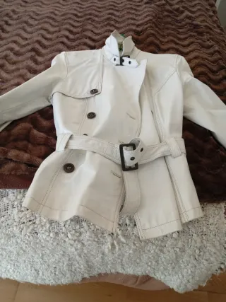 Chaqueta de piel blanca para mujer