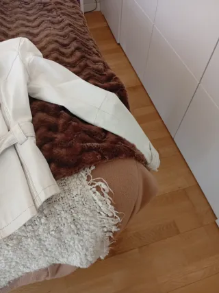 Chaqueta de piel blanca para mujer