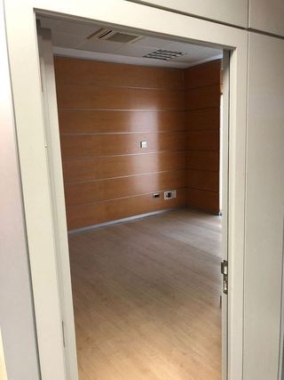 Local comercial en alquiler en Plaza de toros - Venta Vargas - Capitania en San Fernando