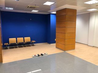 Local comercial en alquiler en Plaza de toros - Venta Vargas - Capitania en San Fernando