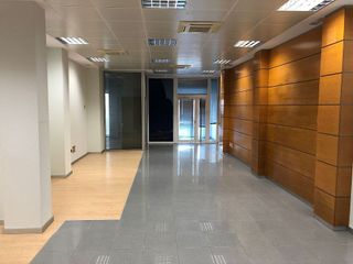 Local comercial en alquiler en Plaza de toros - Venta Vargas - Capitania en San Fernando