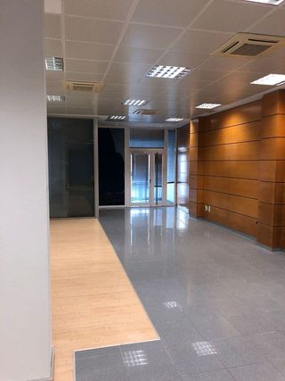 Local comercial en alquiler en Plaza de toros - Venta Vargas - Capitania en San Fernando