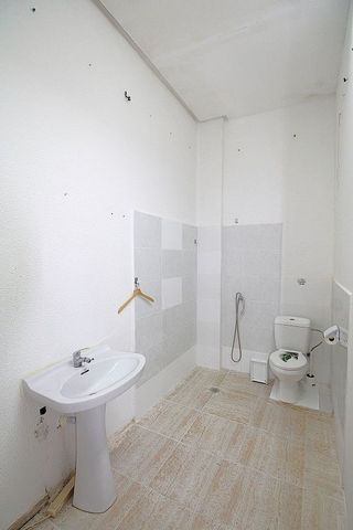 Local comercial en alquiler en Montolivet en Valencia