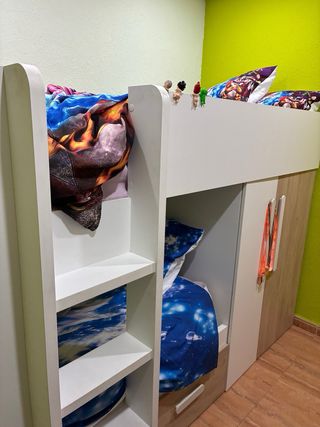 Cama tren con armario y cajones