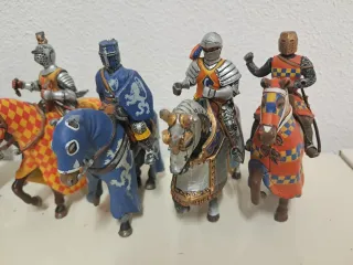 Lotto Soldatini piombo cavalieri medievali
