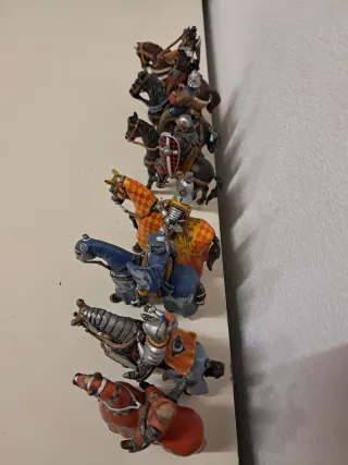 Lotto Soldatini piombo cavalieri medievali