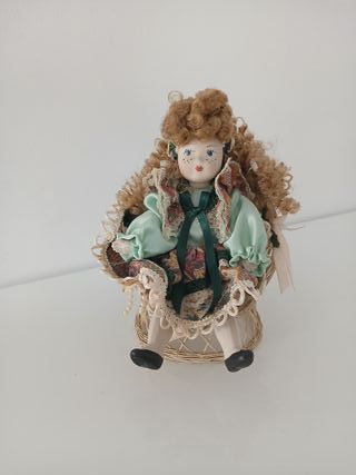 Bambola Ceramica Porcellana 20cm con Sedia