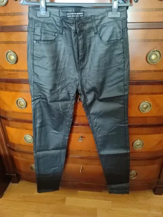 Pantalón efecto piel Stradivarius negro mujer T.XS