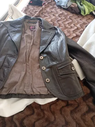 Chaqueta de piel marrón Mango