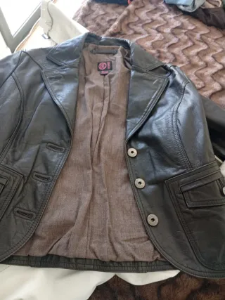 Chaqueta de piel marrón Mango