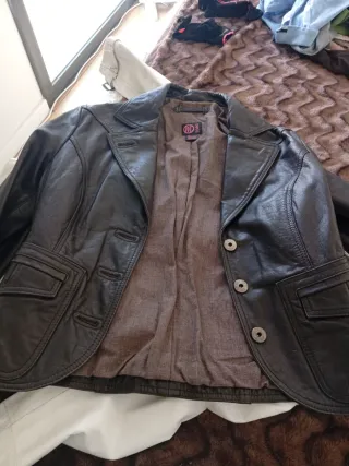 Chaqueta de piel marrón Mango