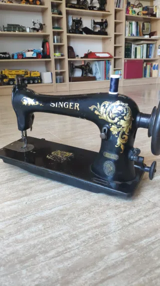 Máquina de coser Singer antigua 16K33