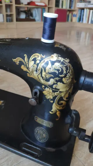 Máquina de coser Singer antigua 16K33