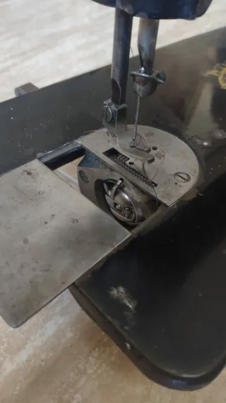 Máquina de coser Singer antigua 16K33