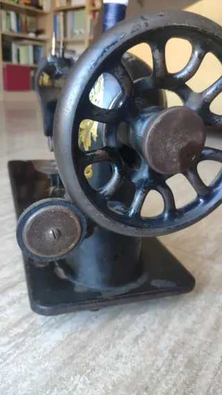 Máquina de coser Singer antigua 16K33