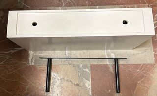 Cajonera blanca sin patas.