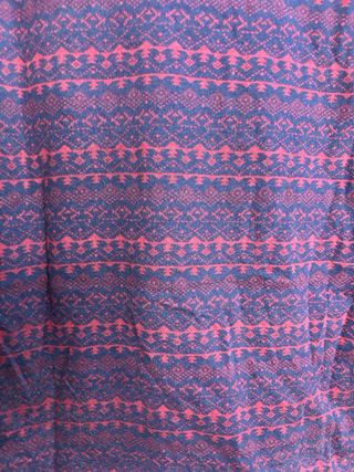 Camiseta tribal azul y rojo