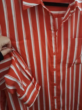 Blusa roja manga larga