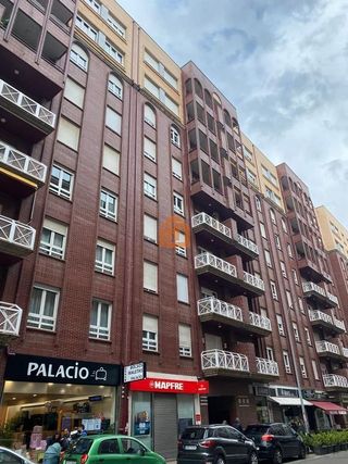 Garaje en alquiler en La Chantría - La Lastra en León