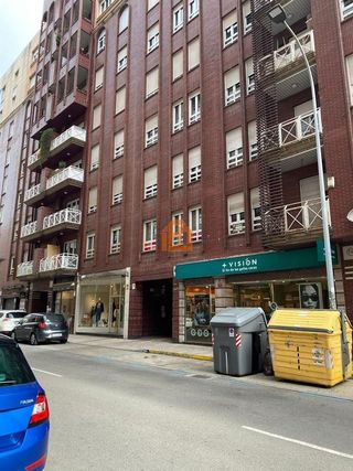 Garaje en alquiler en La Chantría - La Lastra en León