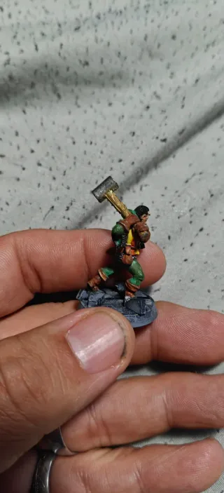 Miniatura Pícaro con Martillo