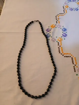 Collar de cristal negro facetado