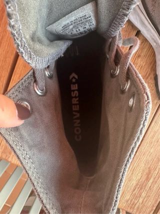 Botas Converse cinza e branco