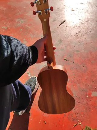 Ukelele de madera