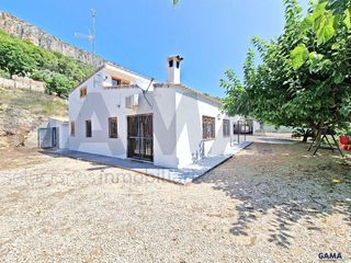 Chalet en venta en Zona Urbanizaciones en Alzira