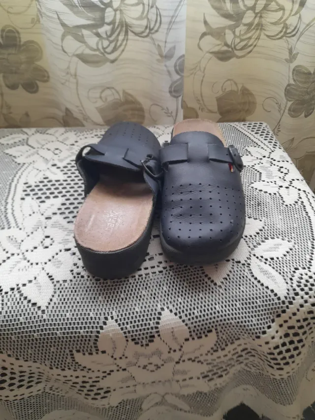 Zapatos negros tipo zueco