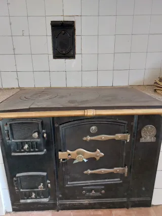 Antigua cocina de leña y carbon Desmontada