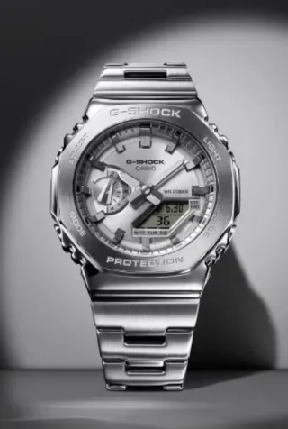 G-Shock GM-2110D-7A Plata.