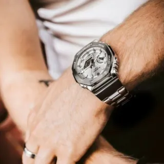 G-Shock GM-2110D-7A Plata.